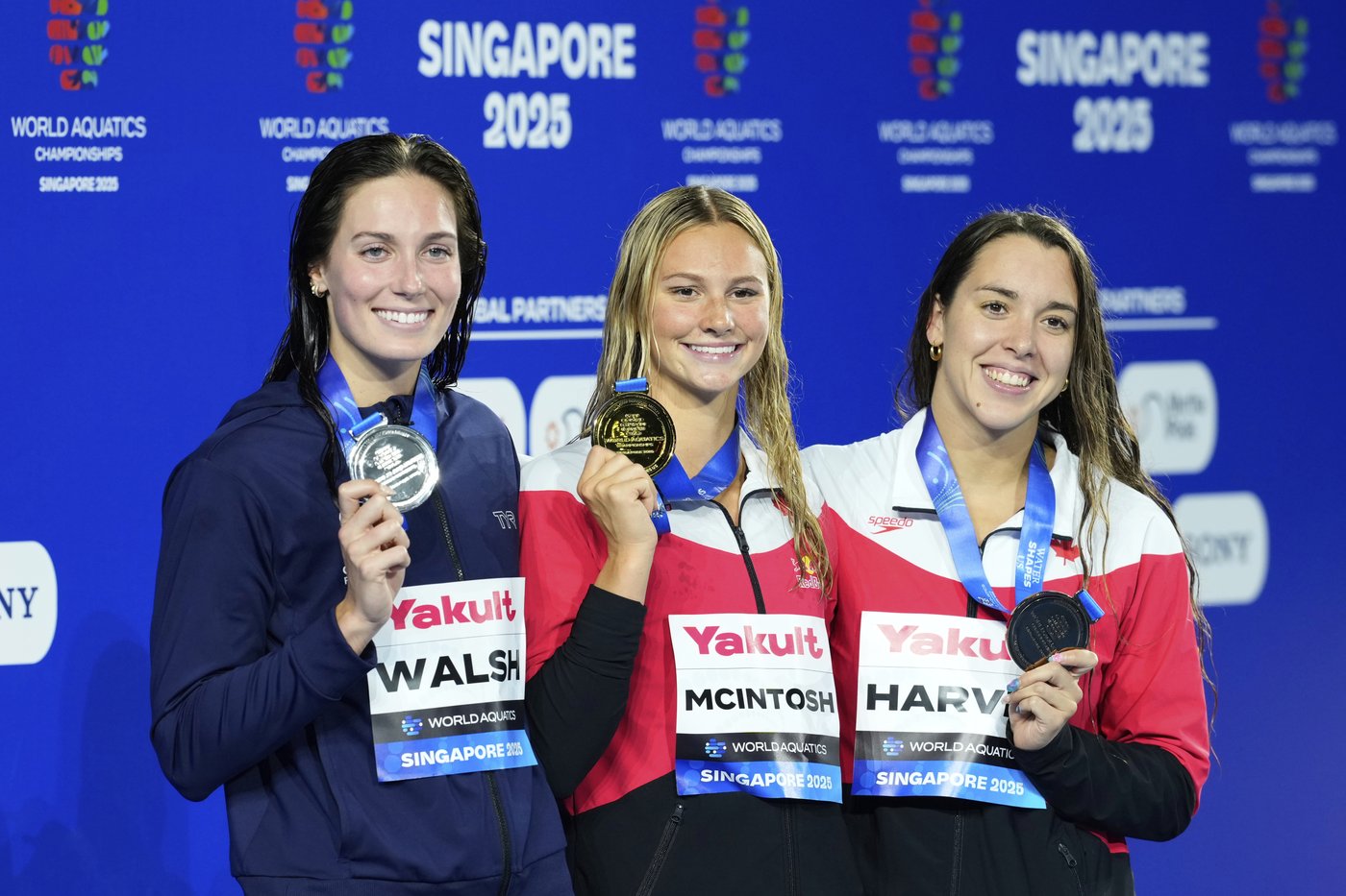 Summer McIntosh of Canada makes it two gold medals in two days at the world swim championships | iNFOnews.ca