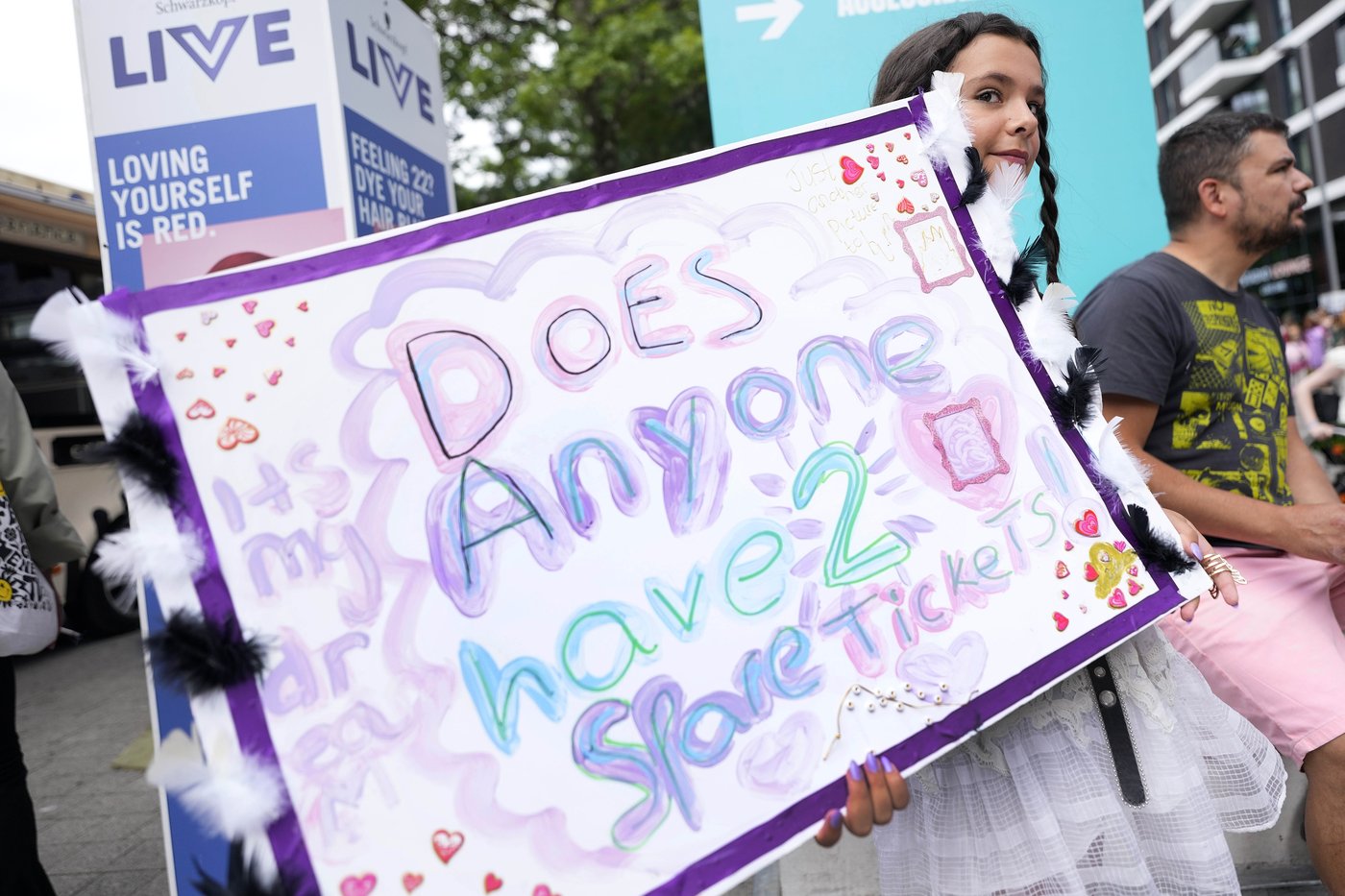 Ticketmaster changes Taylor Swift ticket transfer rules amid recent cyber thefts | iNFOnews.ca