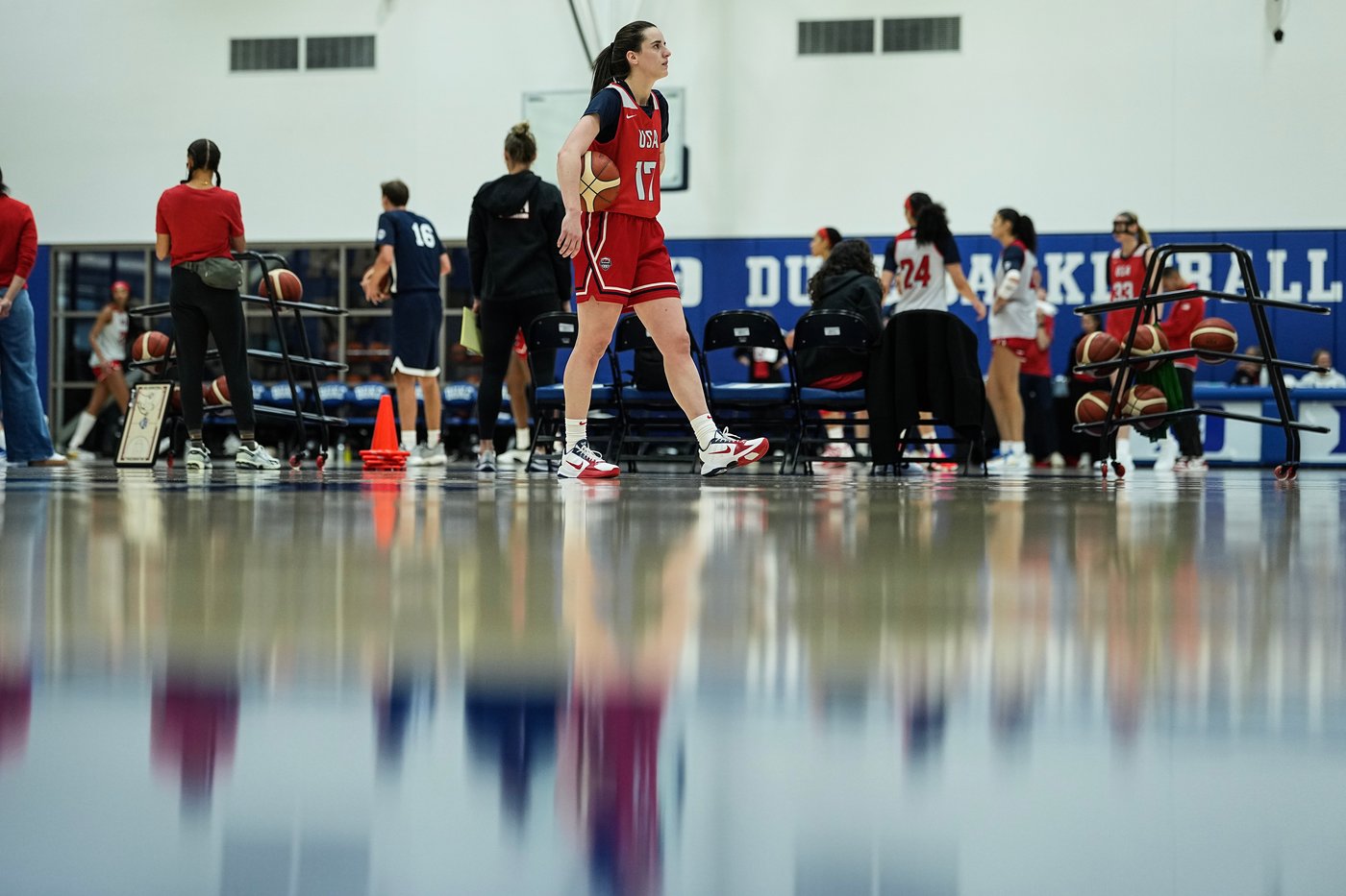 Caitlin Clark returns to court after injury-filled season, making USA Basketball senior team debut | iNFOnews.ca Caitlin Clark returns to court after injury-filled season, making USA Basketball senior team debut | iNFOnews.ca