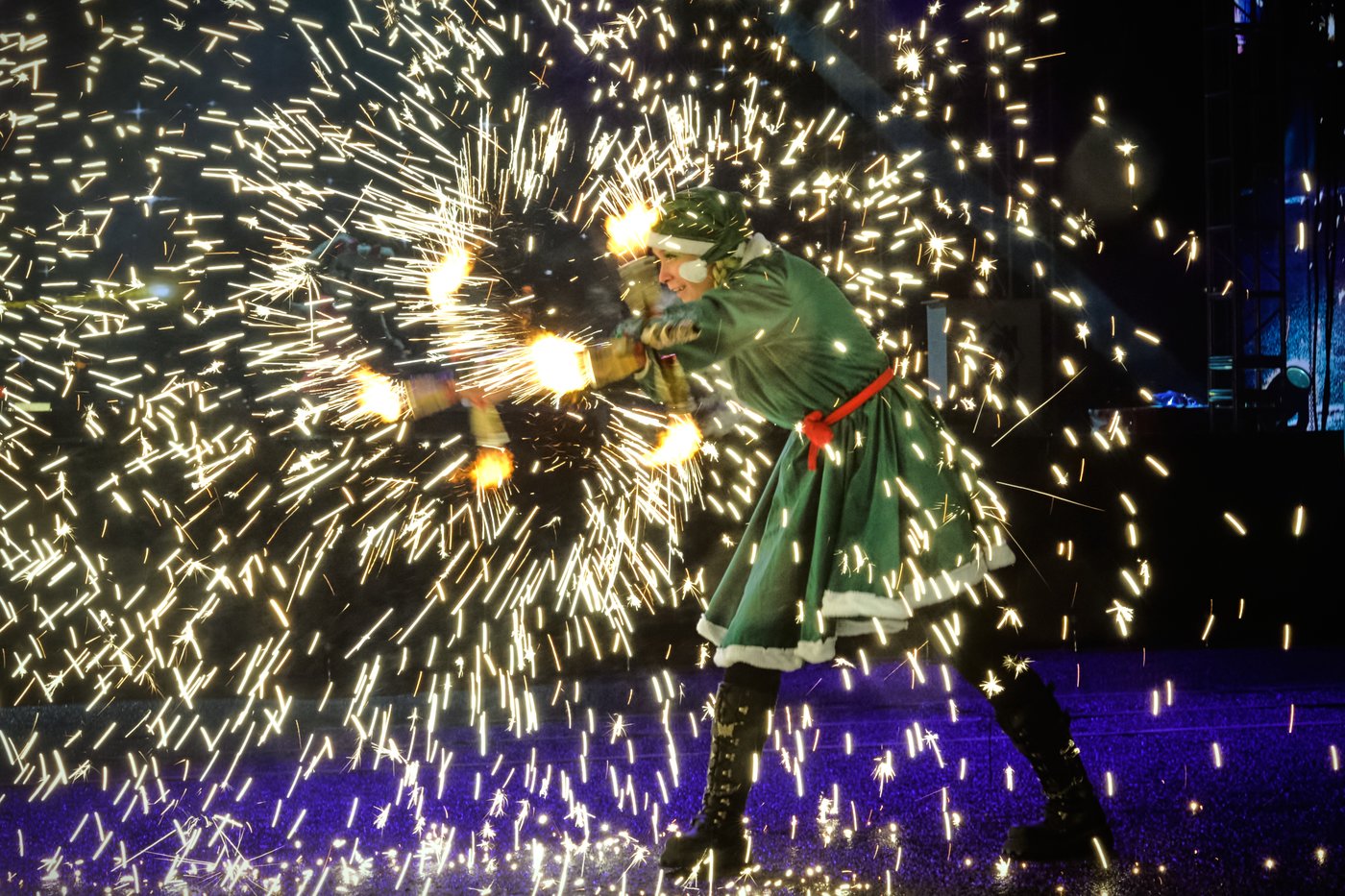 Photos show a world aglow with holiday lights | iNFOnews.ca