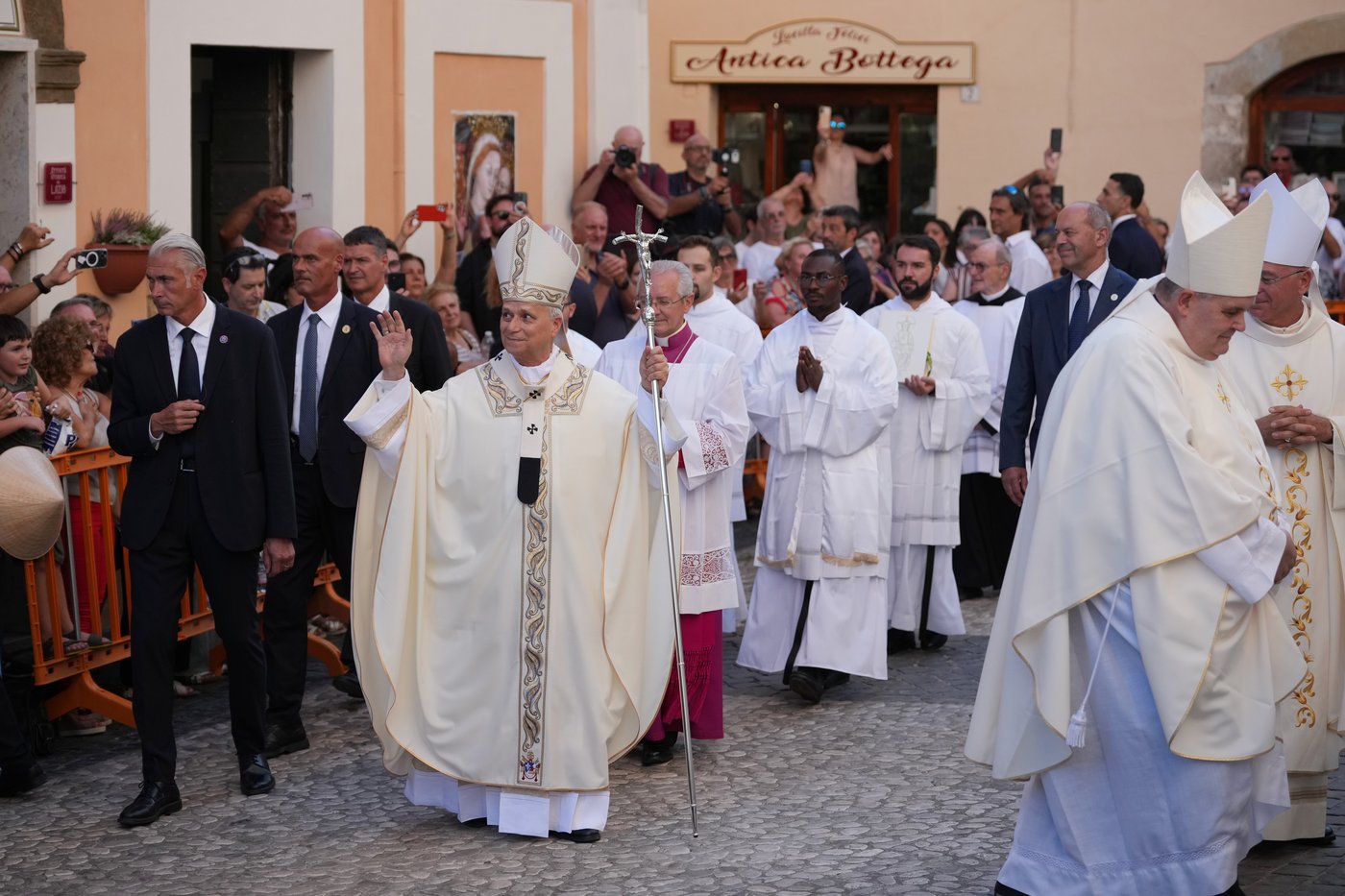 Pope returns to sanctuary where he prayed after election and unveils a fresco depicting the event | iNFOnews.ca Pope returns to sanctuary where he prayed after election and unveils a fresco depicting the event | iNFOnews.ca
