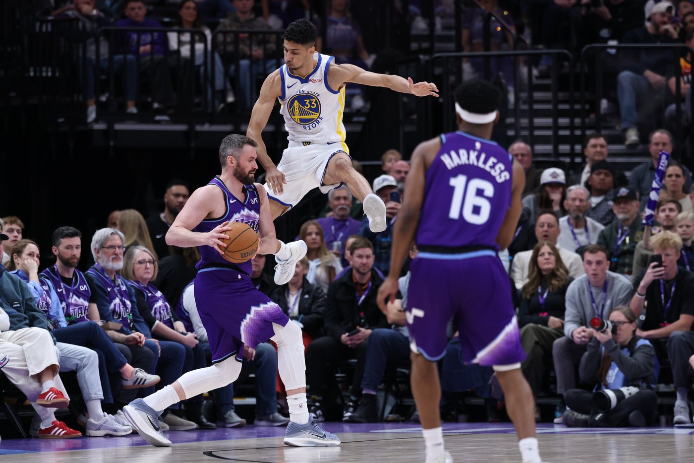 Sensabaugh scores 21, Hinson makes go-ahead 3 as depleted Jazz stun Warriors, 119-116 | iNFOnews.ca