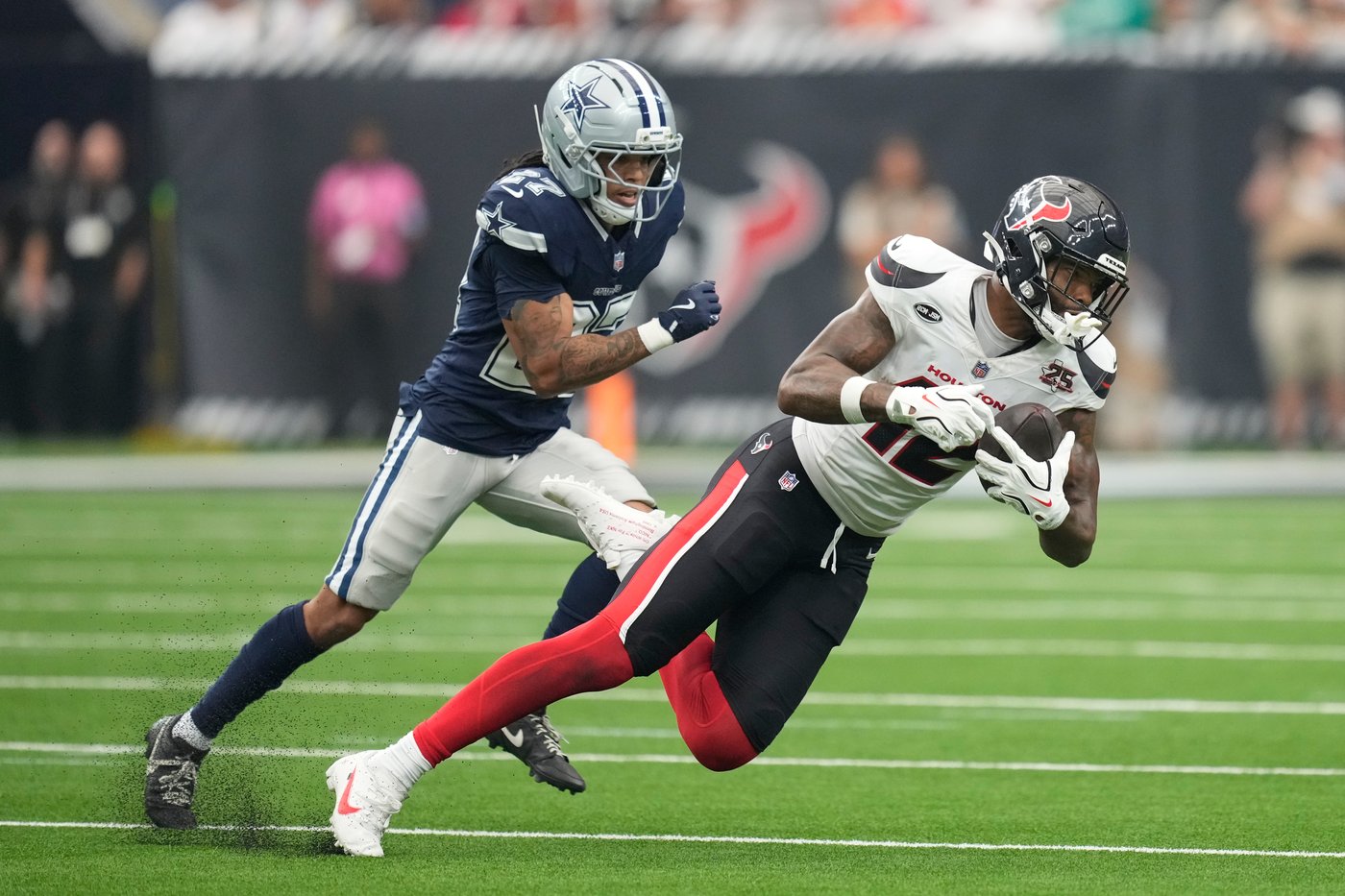 CeeDee Lamb’s late TD caps a wild Cowboys rally to beat winless Texans 34-30 | iNFOnews.ca