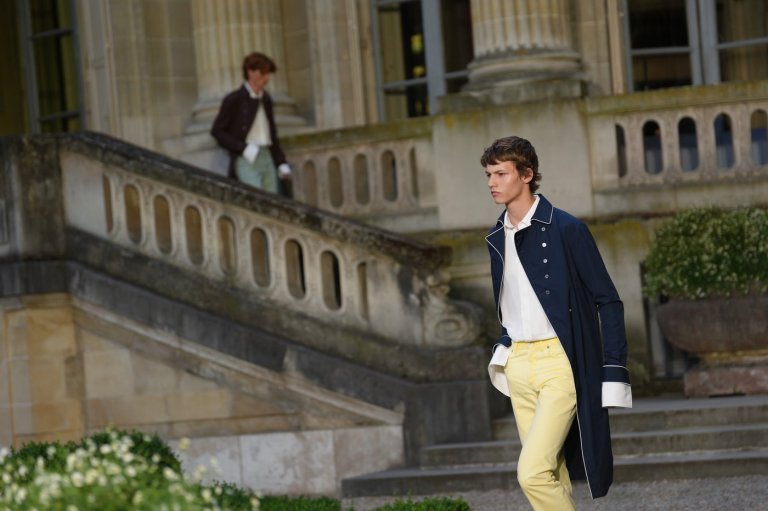Dior moves Paris men’s show earlier as heat wave grips city | iNFOnews.ca