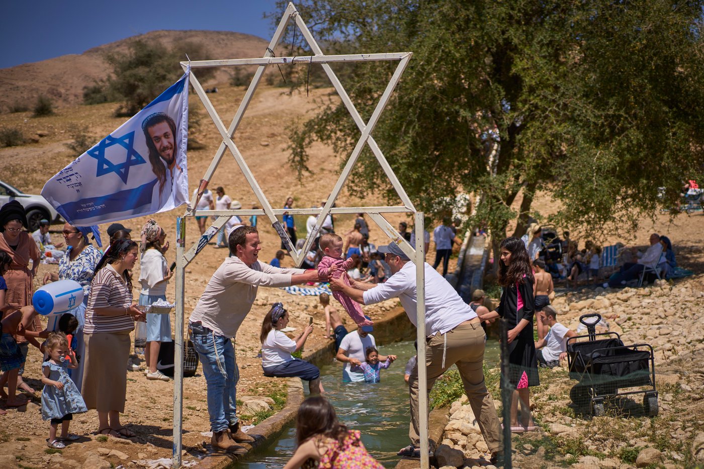 Photos show Israelis celebrating at a West Bank spring despite heightened tensions | iNFOnews.ca