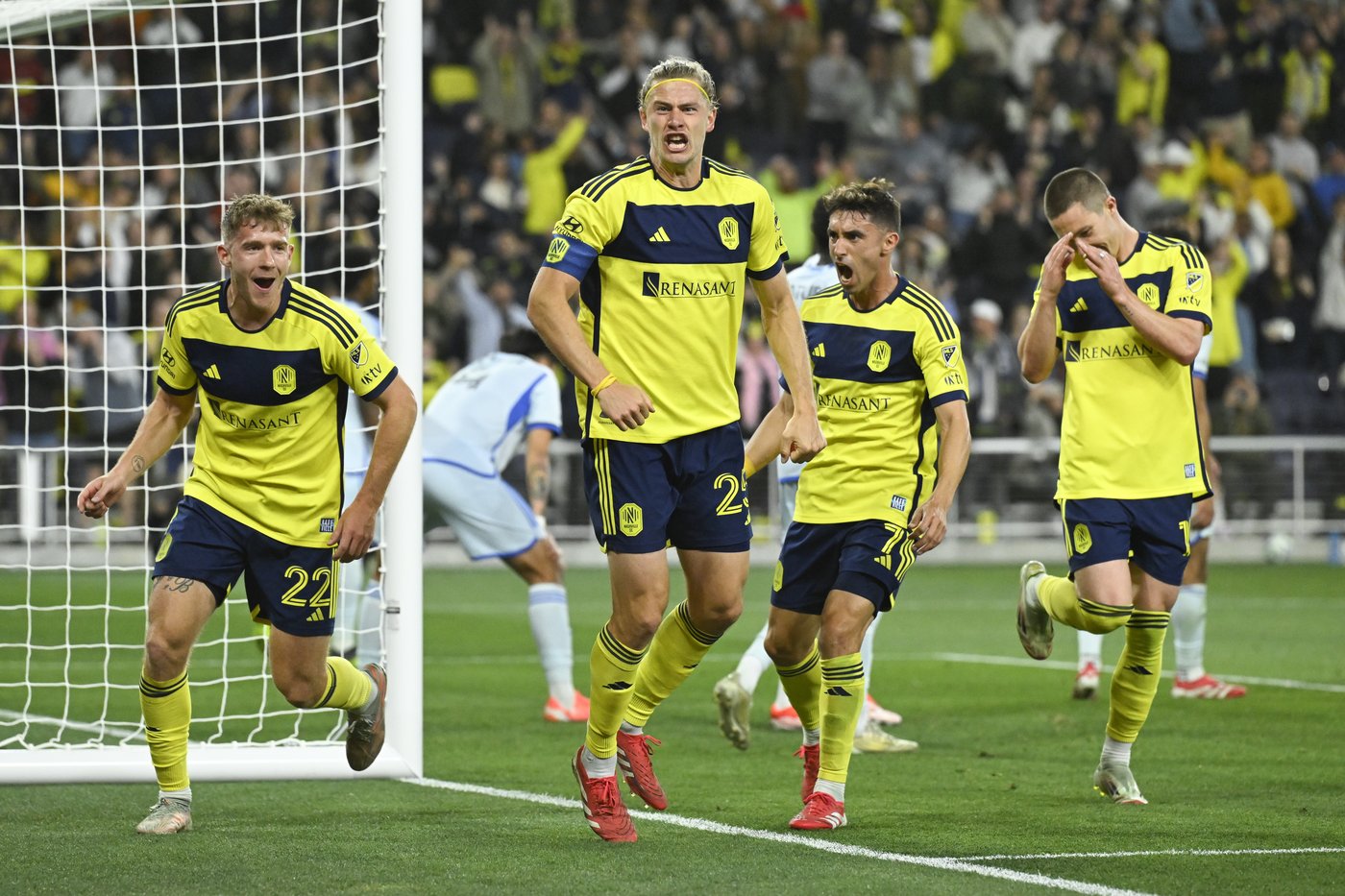 Toronto FC bolsters backline by signing veteran centre back Walker Zimmerman | iNFOnews.ca Toronto FC bolsters backline by signing veteran centre back Walker Zimmerman | iNFOnews.ca