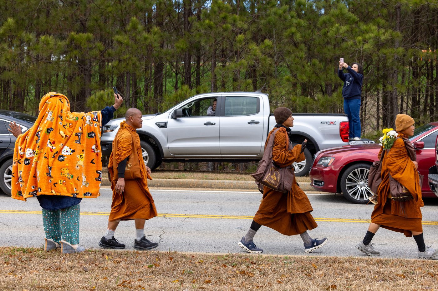 Buddhist monks persist in peace walk despite injuries as thousands follow them on social media | iNFOnews.ca Buddhist monks persist in peace walk despite injuries as thousands follow them on social media | iNFOnews.ca