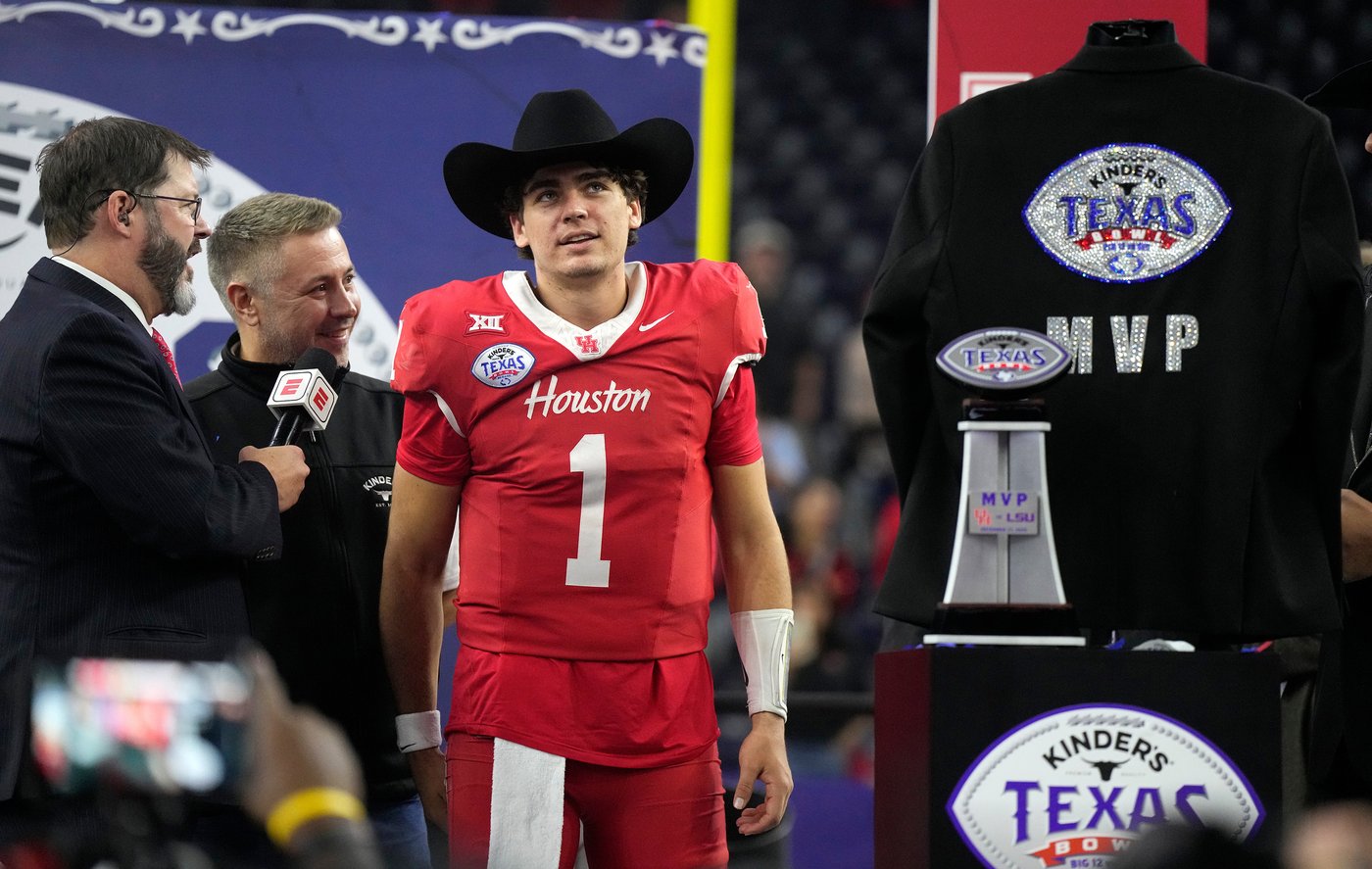 Weigman throws 4 touchdown passes as Houston beats LSU 38-35 in Texas Bowl | iNFOnews.ca