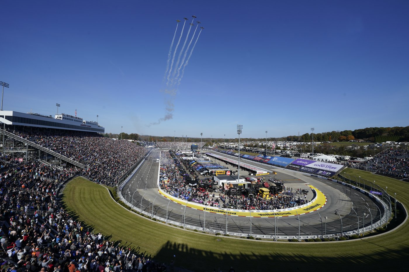 Blaney gets shot at back-to-back NASCAR titles after controversial finish at Martinsville Speedway | iNFOnews.ca Blaney gets shot at back-to-back NASCAR titles after controversial finish at Martinsville Speedway | iNFOnews.ca