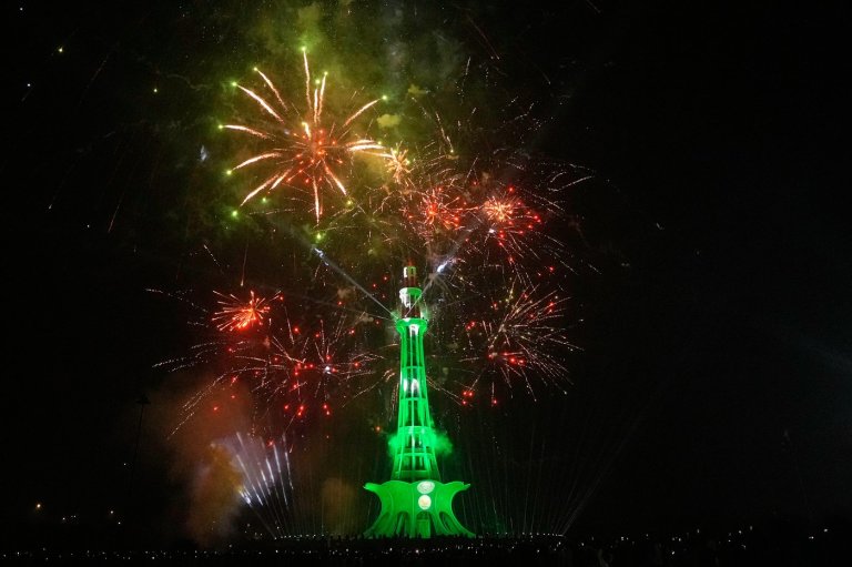 Fireworks light skies over Pakistan’s capital as crowds celebrate Independence Day | iNFOnews.ca
