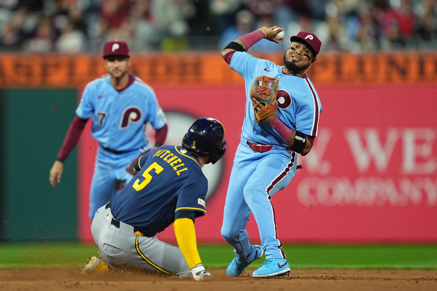 Luis Arraez suffers sprained left ankle as Phillies falter again with chance to clinch playoff spot | iNFOnews.ca