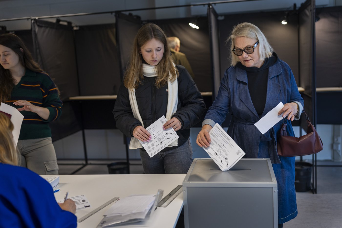Lithuania votes in the 2nd round of its parliamentary election, with change uncertain | iNFOnews.ca