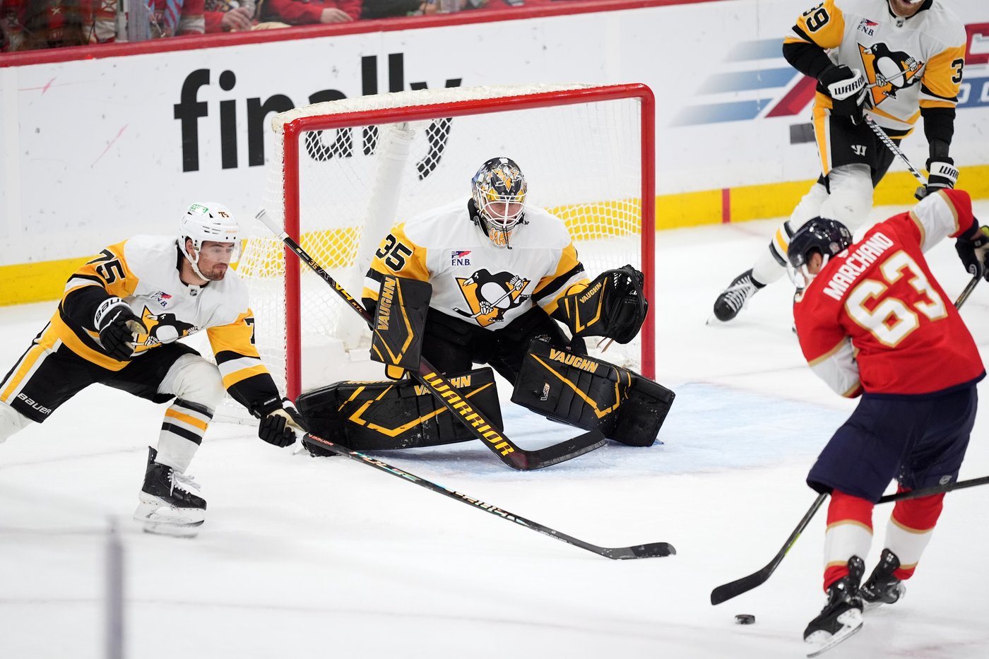 Sidney Crosby's two goals and an assist lead Penguins to 5-3 win over Panthers | iNFOnews.ca