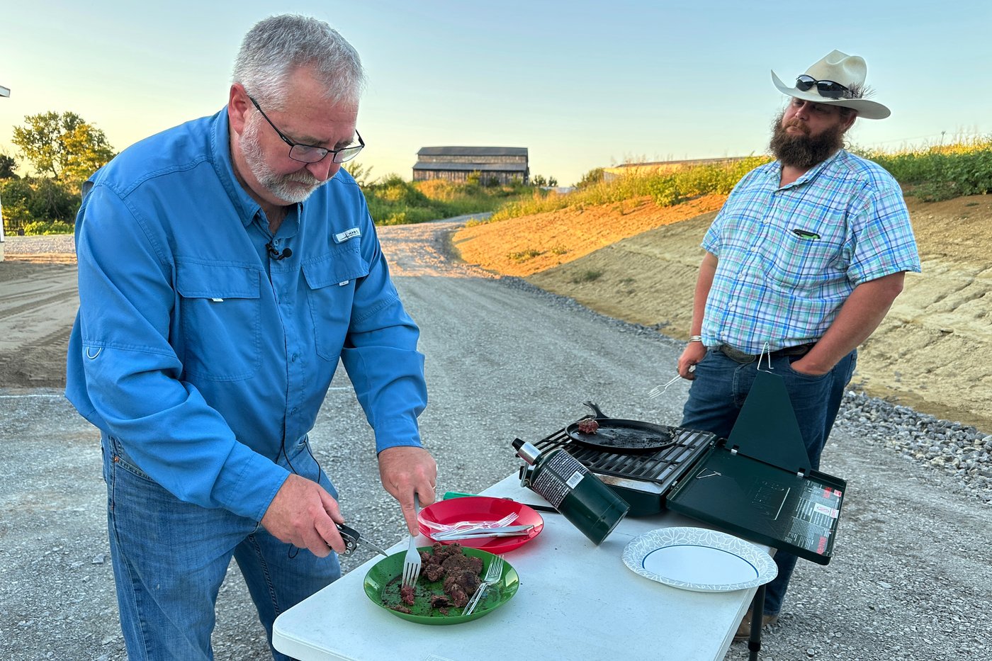 A Kentucky man with a meat allergy was craving a burger. So he got into ostrich farming | iNFOnews.ca
