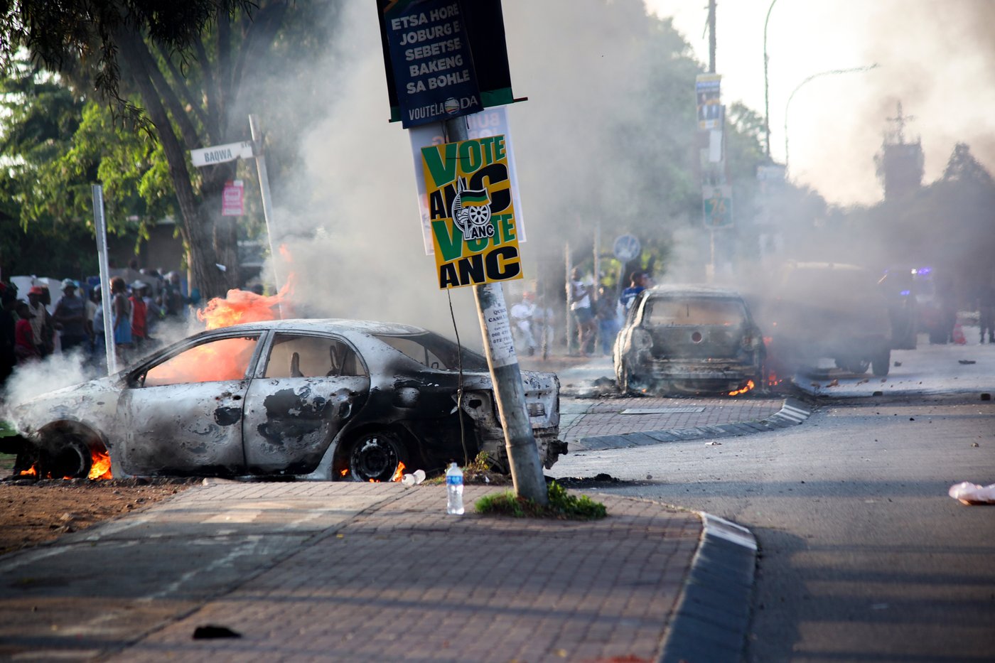Vehicles torched in South Africa as protests over asylum ruling rage on | iNFOnews.ca Vehicles torched in South Africa as protests over asylum ruling rage on | iNFOnews.ca