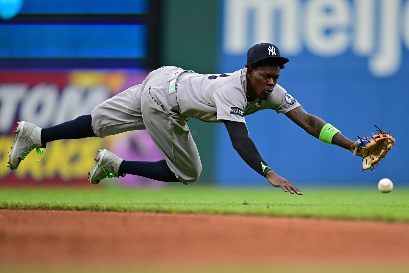 Cody Bellinger's 2-run single with bases loaded in 10th propels Yankees to 7-5 win over Guardians | iNFOnews.ca Cody Bellinger's 2-run single with bases loaded in 10th propels Yankees to 7-5 win over Guardians | iNFOnews.ca