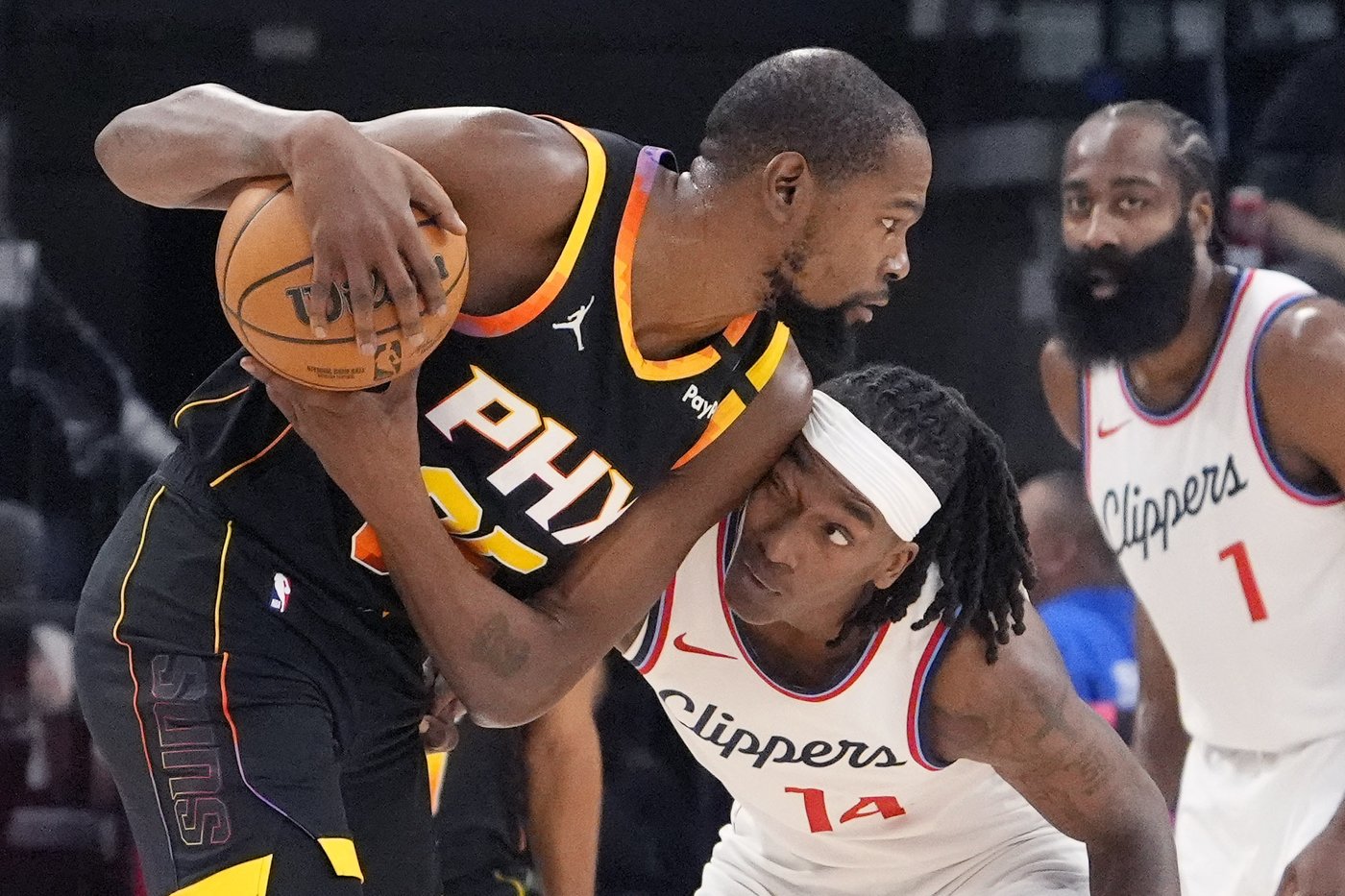 Booker and Durant lead Suns to 125-1119 comeback win over Clippers | iNFOnews.ca