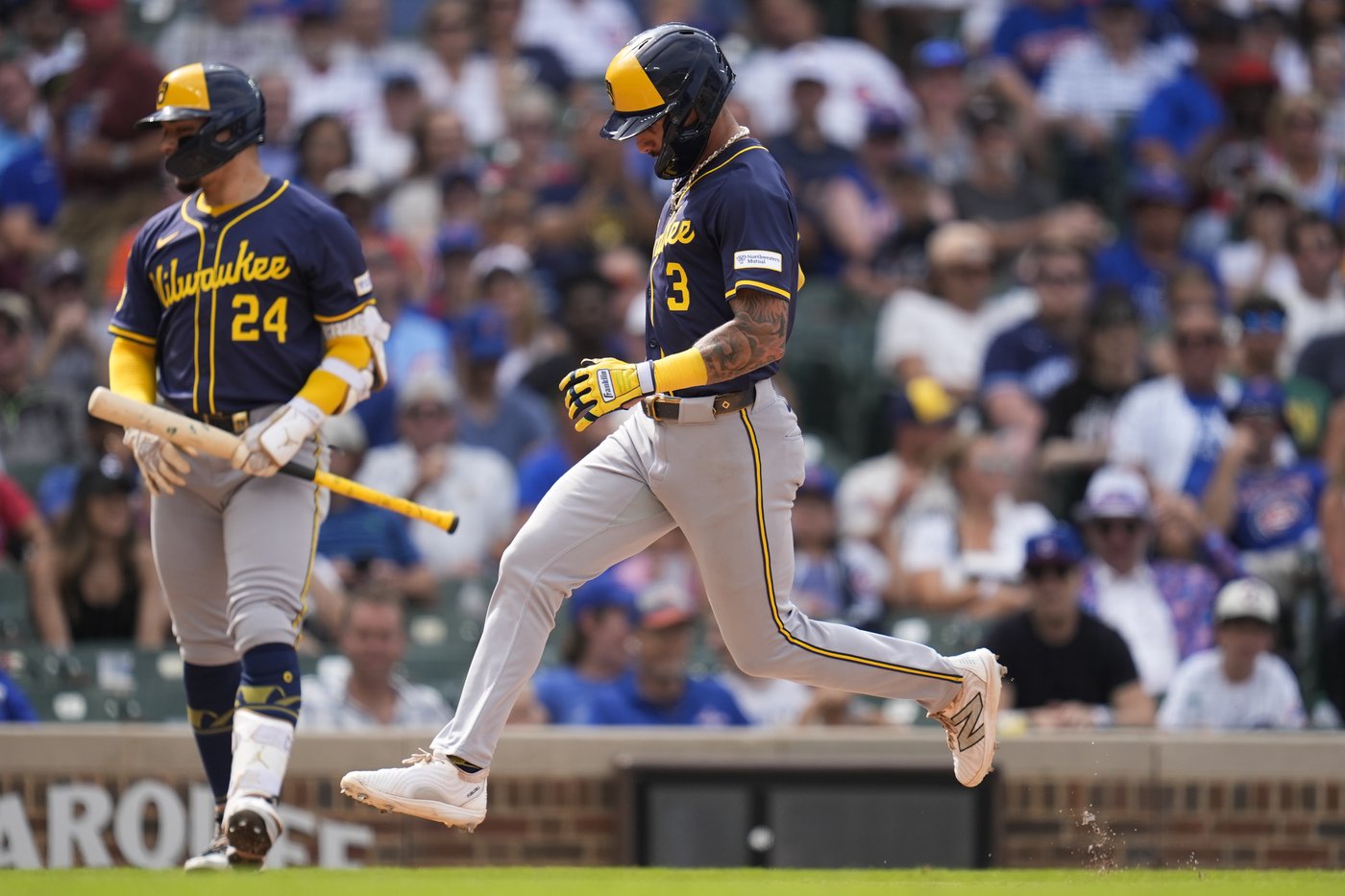 Peralta earns MLB-best 15th win as Brewers blank Cubs 7-0. Game 2 of scheduled twinbill postponed | iNFOnews.ca