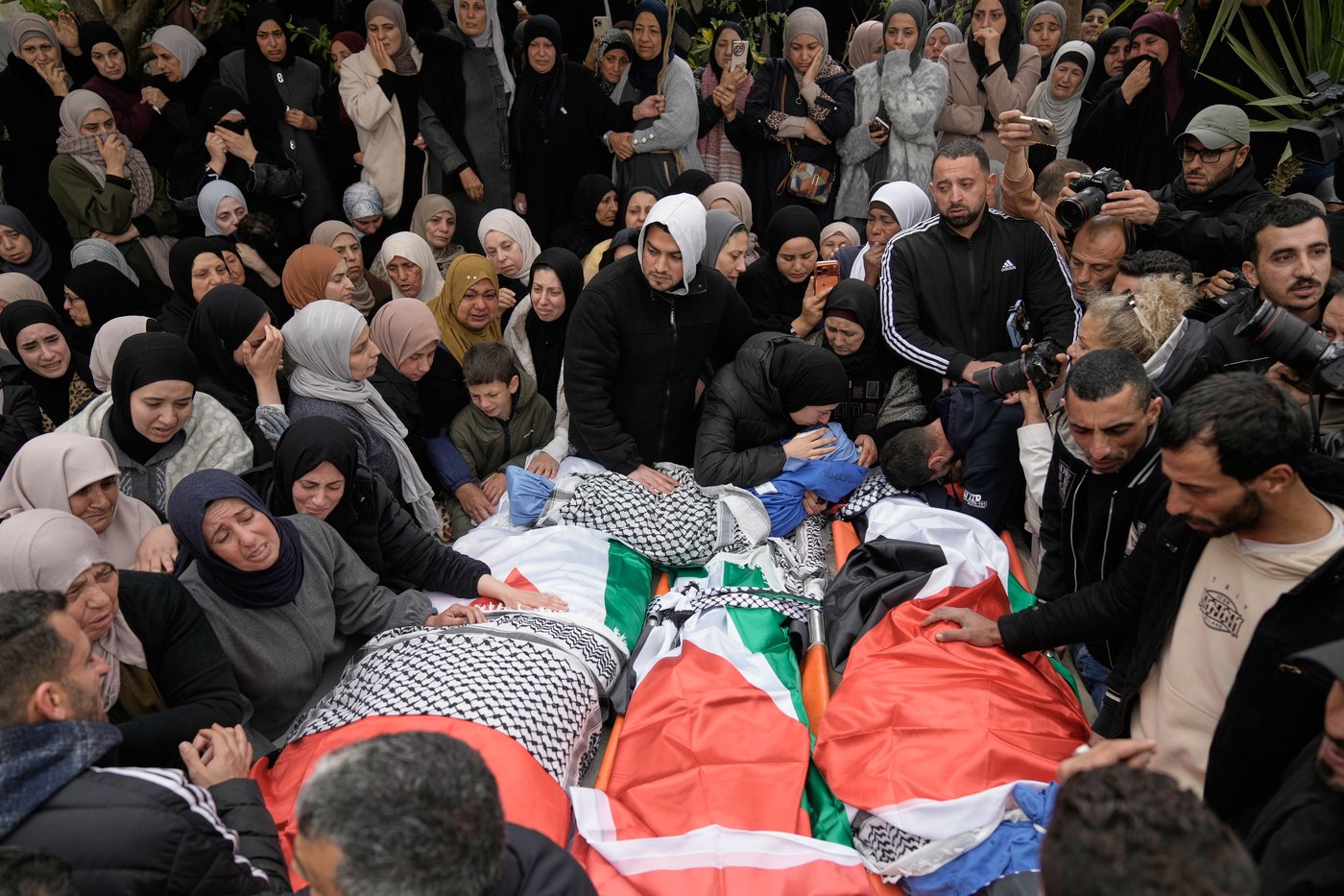 Israeli soldiers fire on family car in occupied West Bank, killing 4 | iNFOnews.ca Israeli soldiers fire on family car in occupied West Bank, killing 4 | iNFOnews.ca