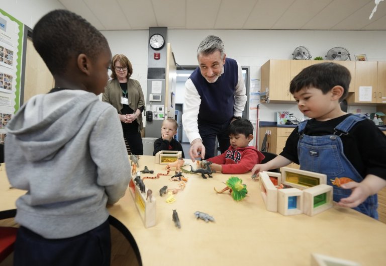 Ontario, feds agree to 1-year child-care extension; average fee to stay $19/day | iNFOnews.ca