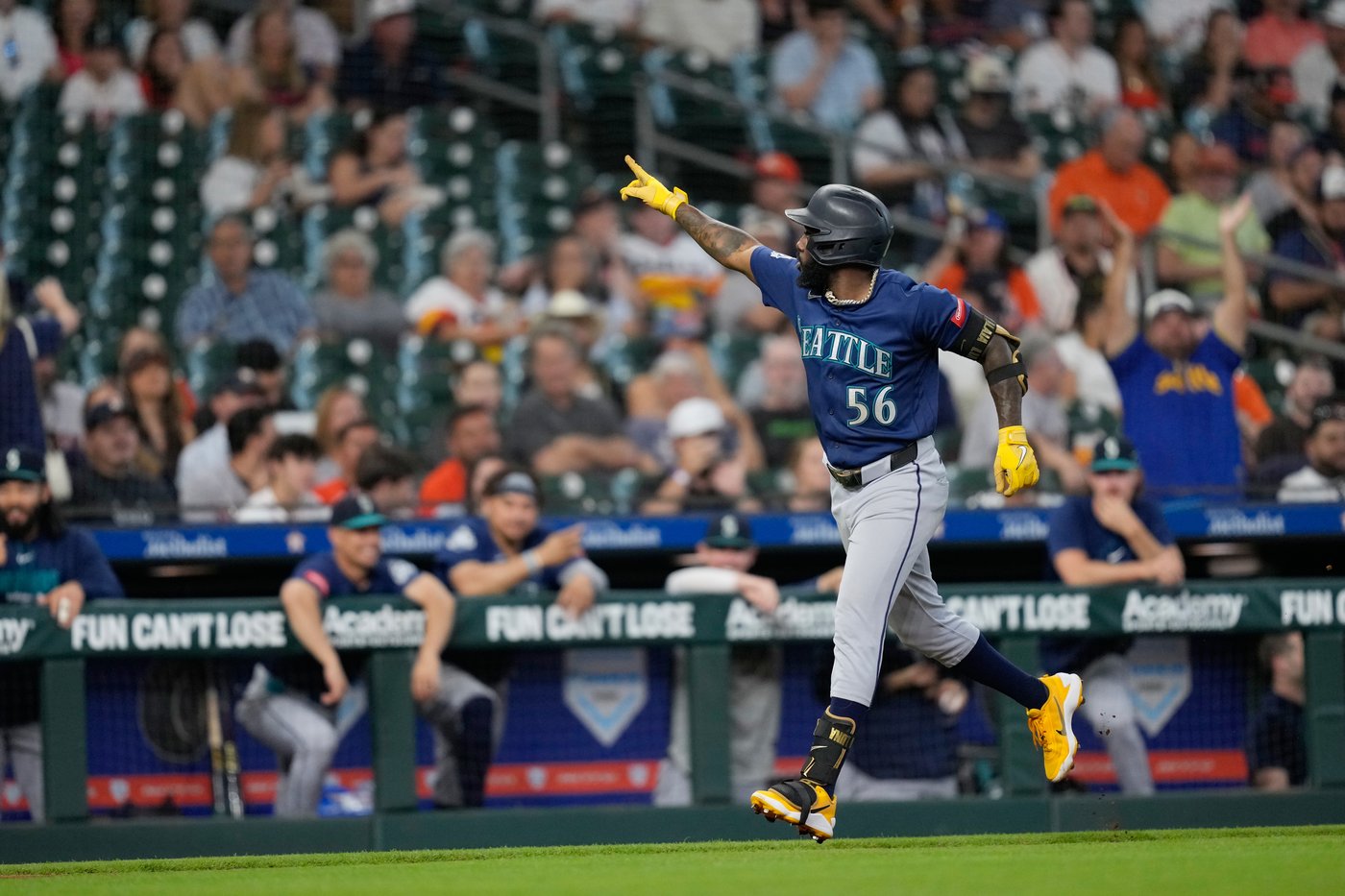 Canzone’s first career grand slam sparks Mariners’ 10-2 rout of the Astros | iNFOnews.ca