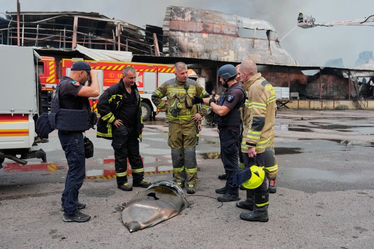 Photos show Russian attack on a warehouse in Kyiv | iNFOnews.ca