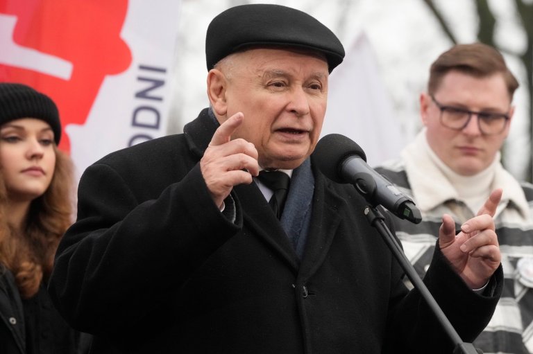 Polish opposition leader floats EU exit talks to force reforms | iNFOnews.ca