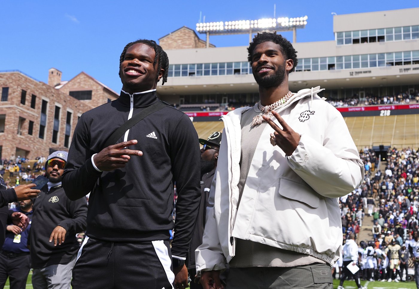 Champ Bailey eager to see Travis Hunter play offense and defense in the NFL but knows the obstacles | iNFOnews.ca