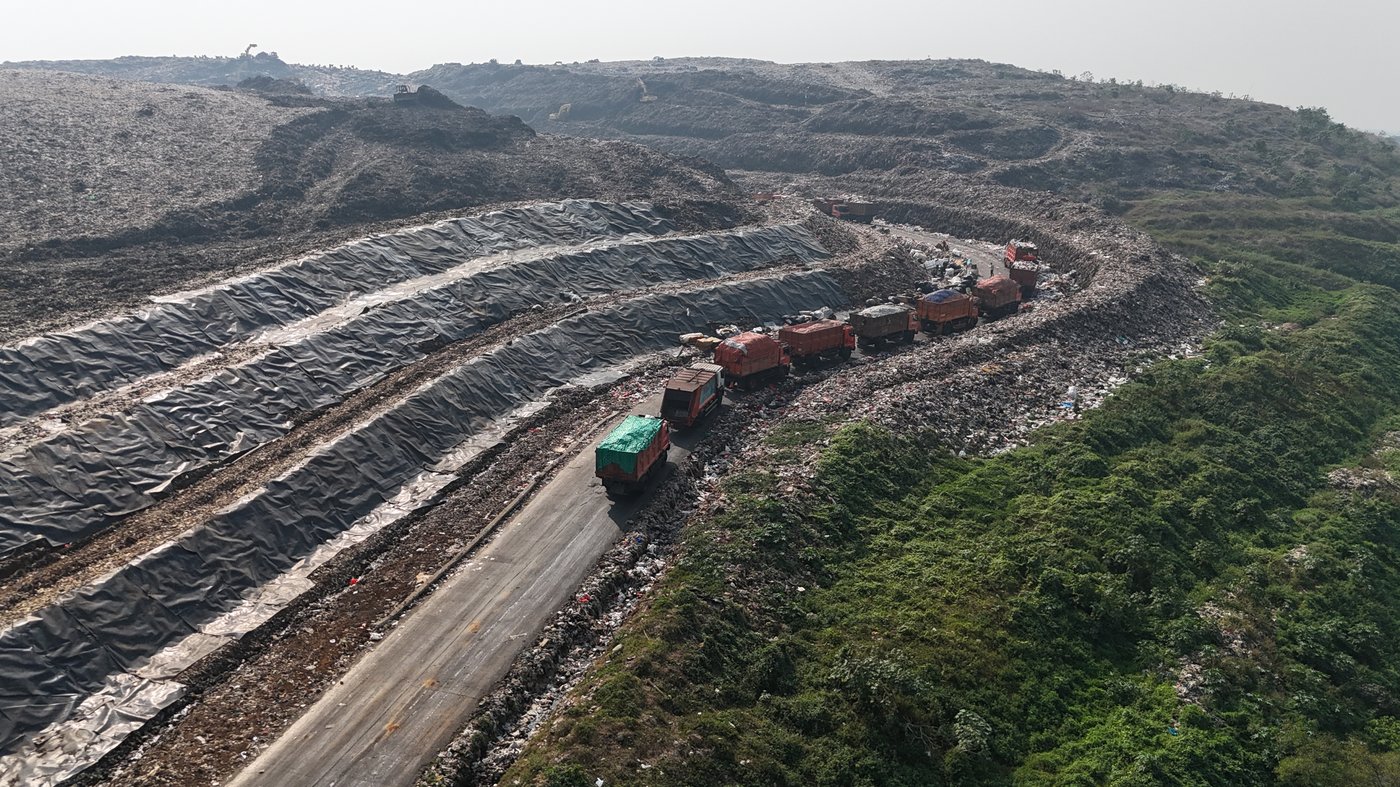 As Indonesia cuts methane emissions, life atop a mountain of garbage begins to change | iNFOnews.ca
