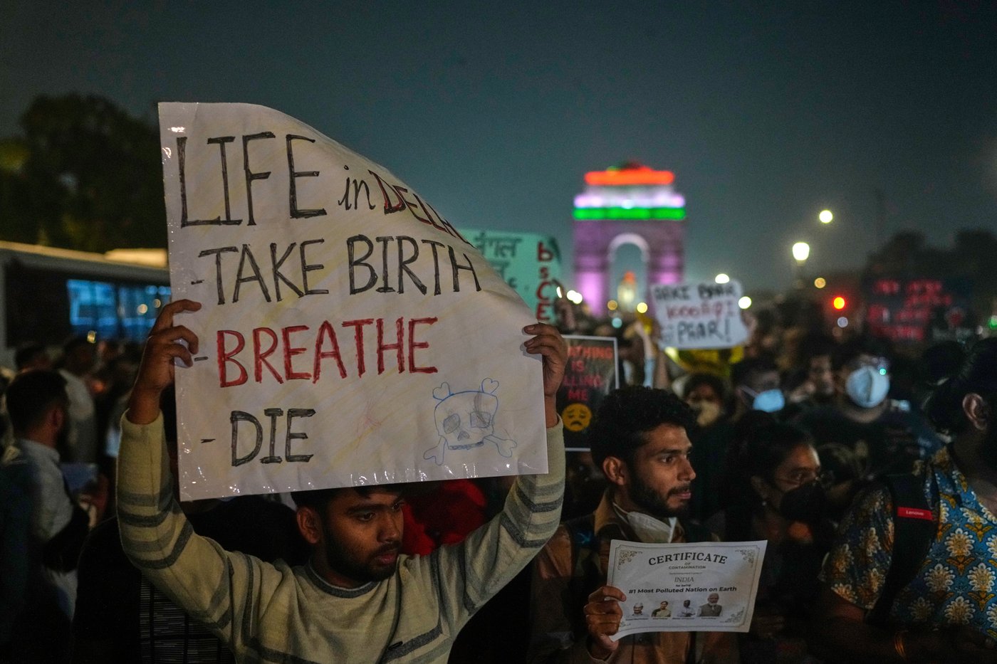 Air pollution levels surge in India's capital, sparking rare protests | iNFOnews.ca