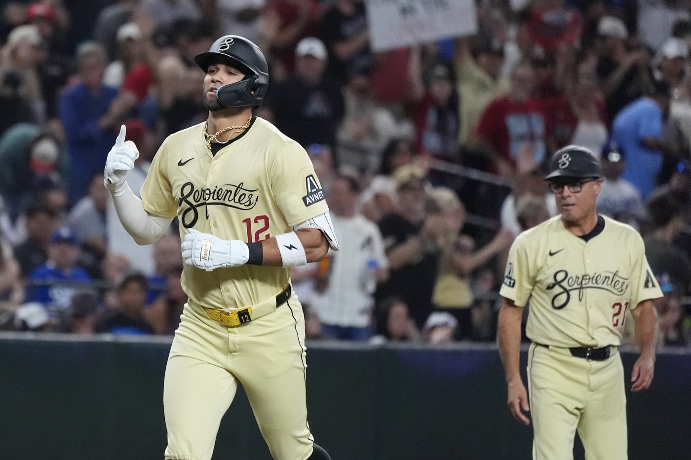 Diamondbacks activate OF Lourdes Gurriel from injured list | iNFOnews.ca