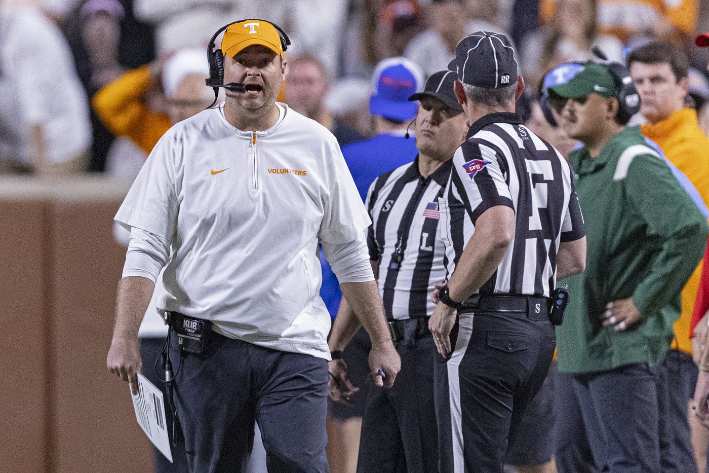 Dylan Sampson has 1-yard TD run in OT to lift No. 8 Tennessee past Florida, 23-17 | iNFOnews.ca Dylan Sampson has 1-yard TD run in OT to lift No. 8 Tennessee past Florida, 23-17 | iNFOnews.ca