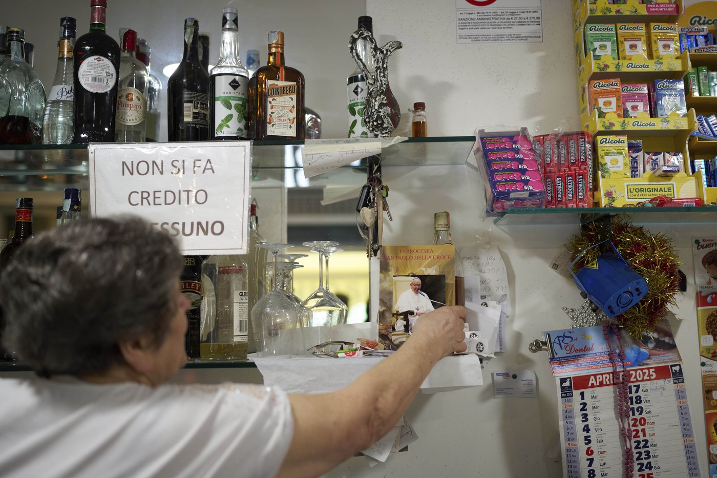 At Mass in housing projects and tourist hotspots, Romans pray next pope focuses on poverty and peace | iNFOnews.ca At Mass in housing projects and tourist hotspots, Romans pray next pope focuses on poverty and peace | iNFOnews.ca