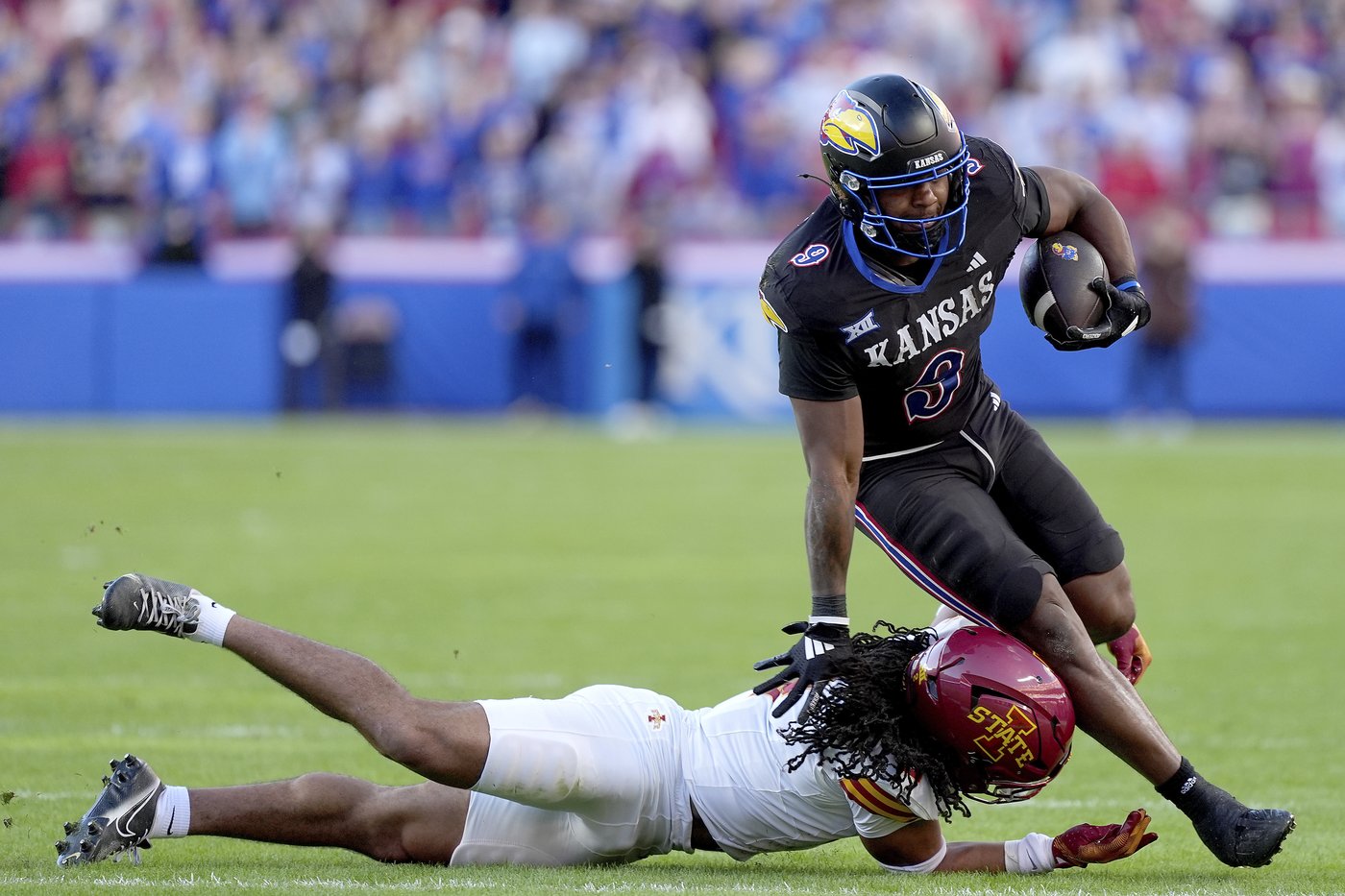 Devin Neal sets Kansas career rushing records in 45-36 victory over No. 17 Cyclones | iNFOnews.ca Devin Neal sets Kansas career rushing records in 45-36 victory over No. 17 Cyclones | iNFOnews.ca