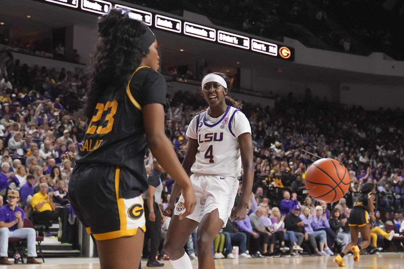 Aneesah Morrow scores 26 to lead No. 5 LSU over Grambling State 100-54 | iNFOnews.ca