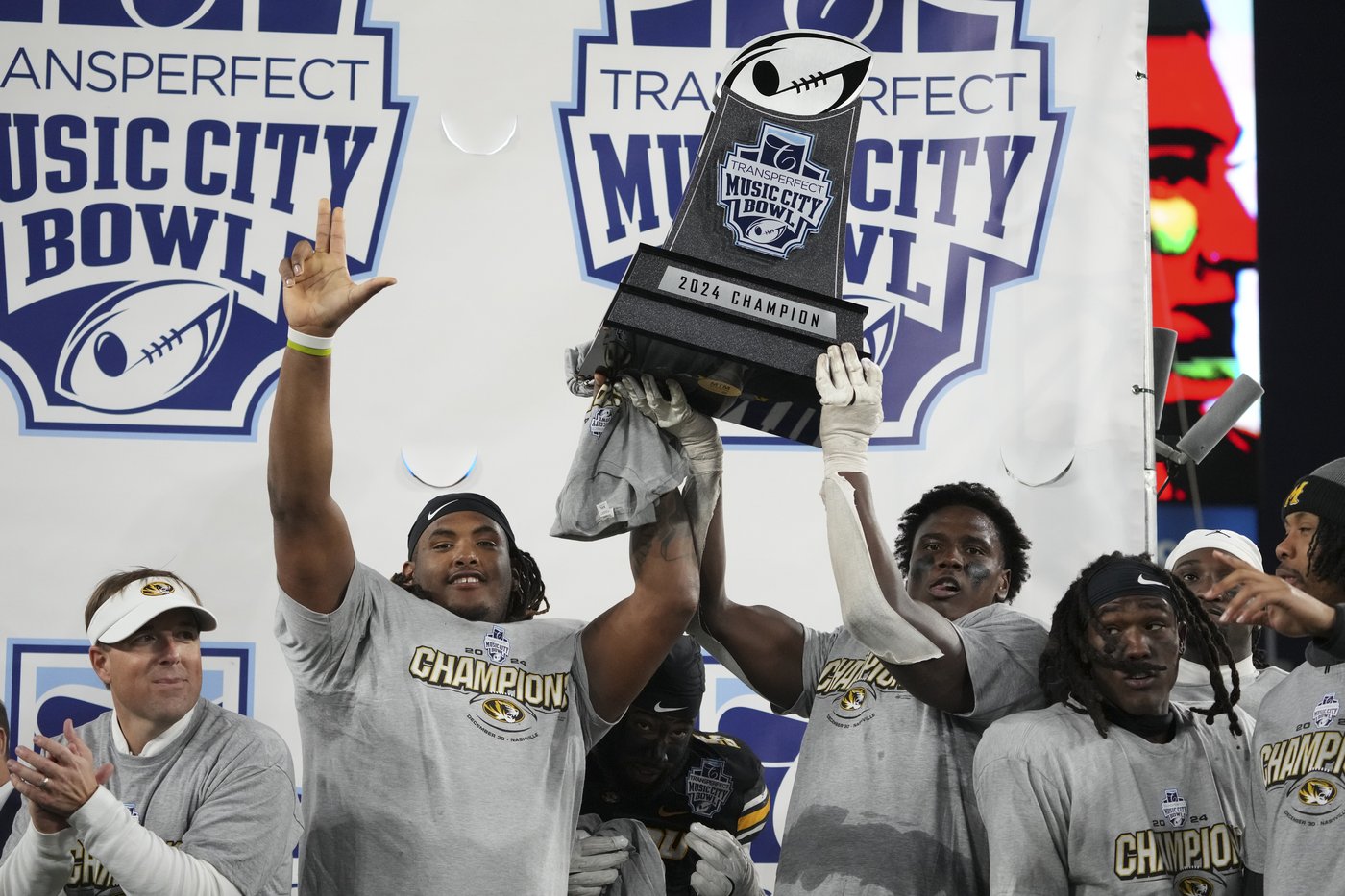 No. 23 Missouri rallies from 10 down, beats Iowa 27-24 in the Music City Bowl | iNFOnews.ca No. 23 Missouri rallies from 10 down, beats Iowa 27-24 in the Music City Bowl | iNFOnews.ca