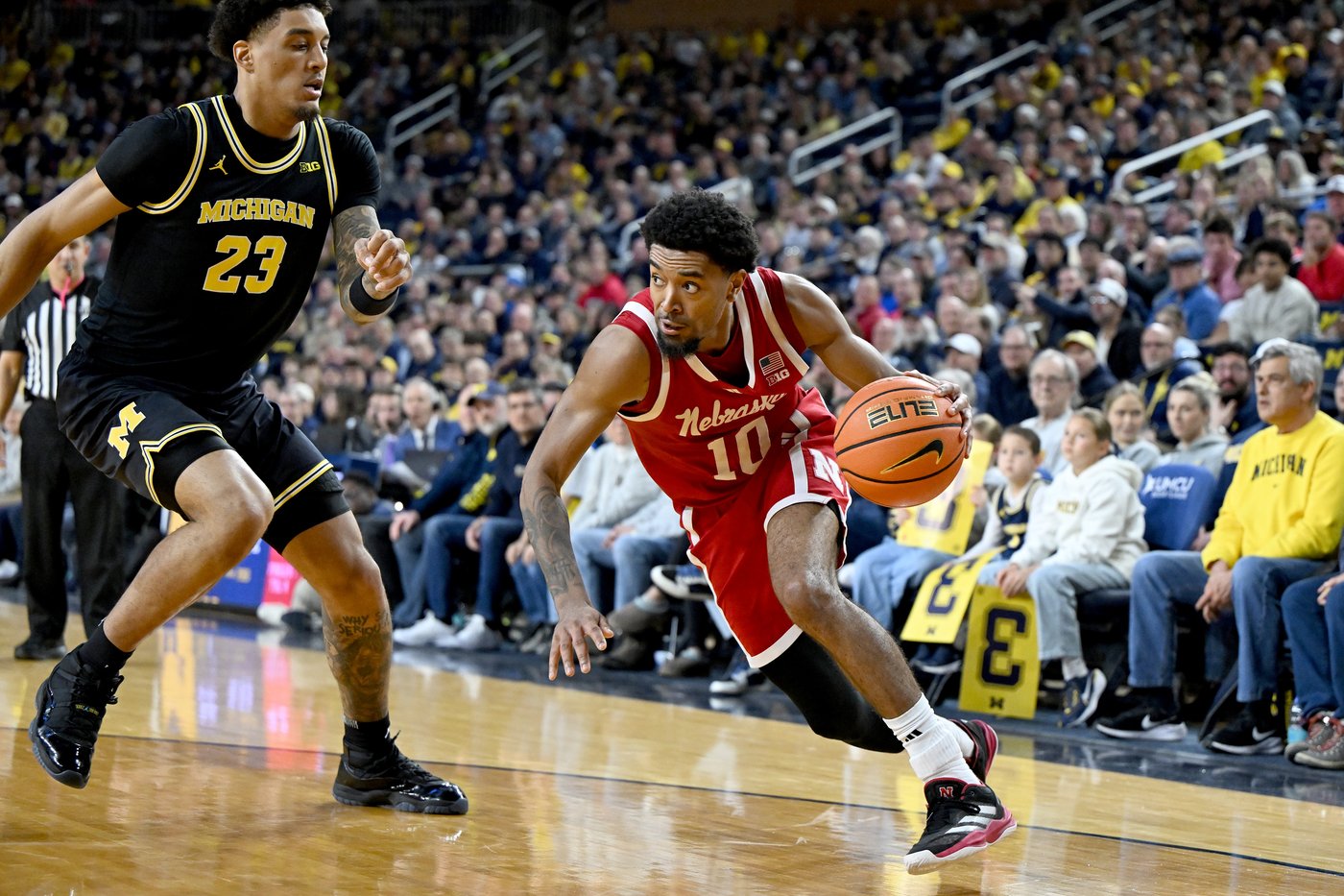 McKenney makes go-ahead layup as No. 3 Michigan hands No. 5 Nebraska its first loss, 75-72 | iNFOnews.ca McKenney makes go-ahead layup as No. 3 Michigan hands No. 5 Nebraska its first loss, 75-72 | iNFOnews.ca