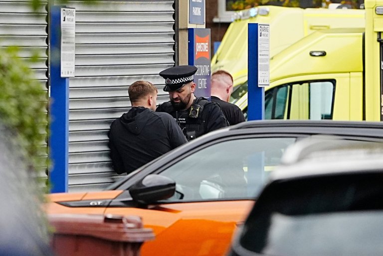 UK police say 4 people injured after car ramming and stabbing outside synagogue in Manchester | iNFOnews.ca