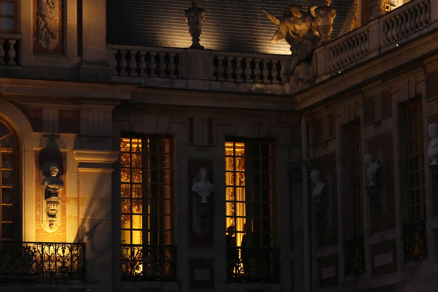 Macron deploys Versailles’ gold, mirrors and history in a high-stakes courtship of Trump | iNFOnews.ca Macron deploys Versailles’ gold, mirrors and history in a high-stakes courtship of Trump | iNFOnews.ca