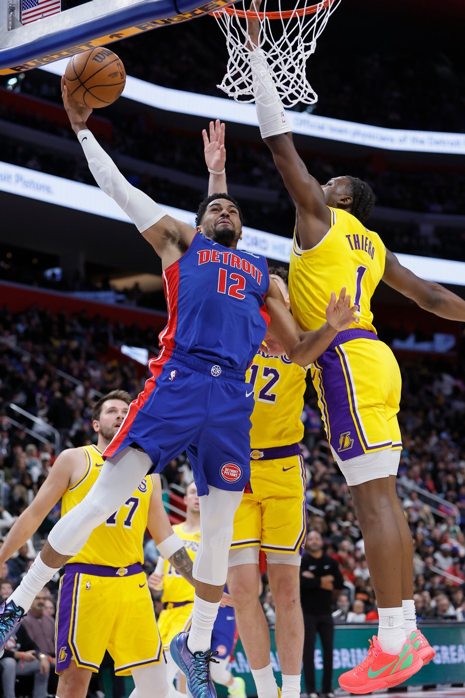 Daniss Jenkins puts up career-high 30 points as Pistons end Lakers' 9-game win streak, 113-110 | iNFOnews.ca Daniss Jenkins puts up career-high 30 points as Pistons end Lakers' 9-game win streak, 113-110 | iNFOnews.ca