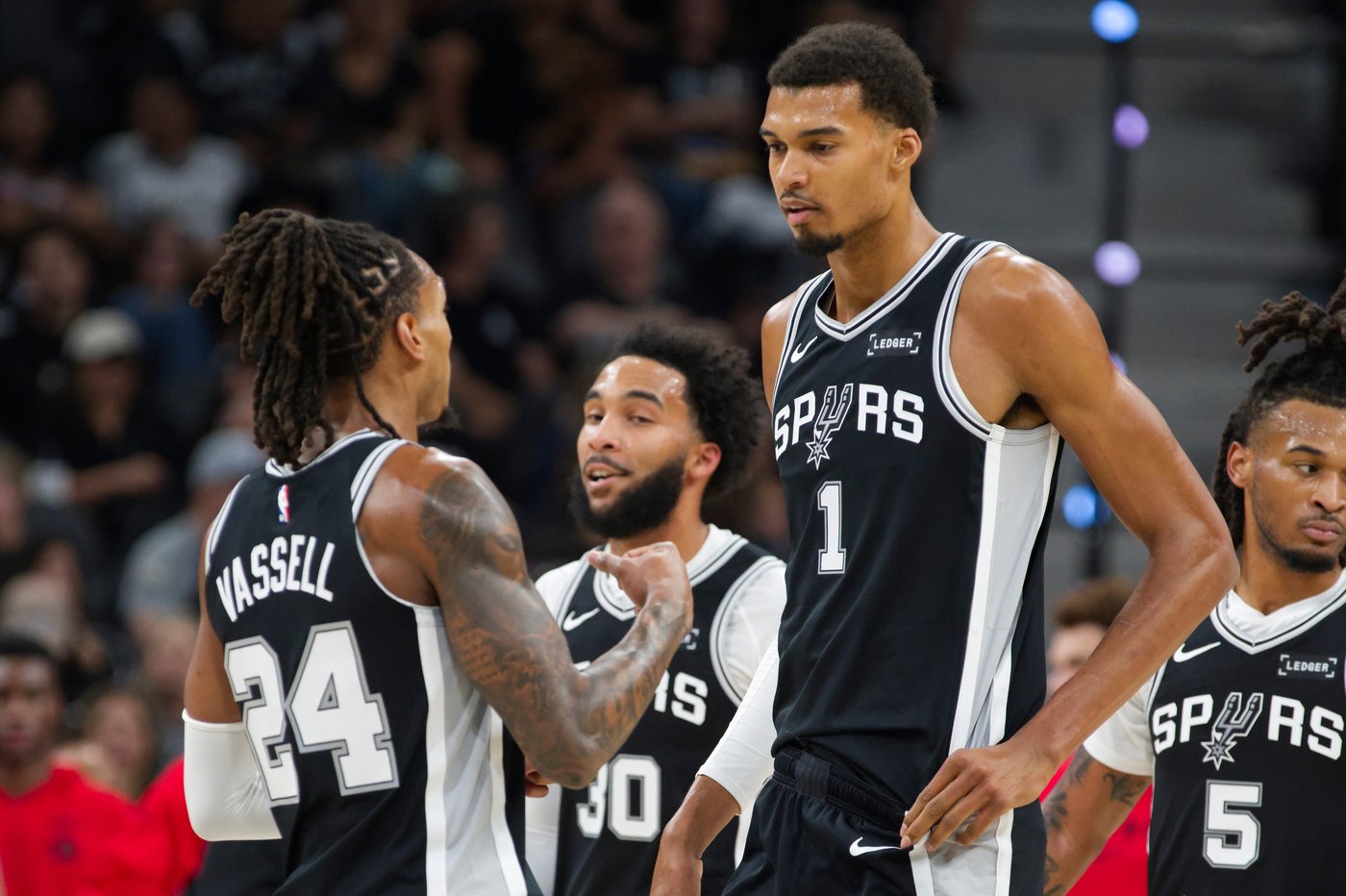 Wembanyama helps Spurs move to 4-0 with 121-103 win over Raptors | iNFOnews.ca