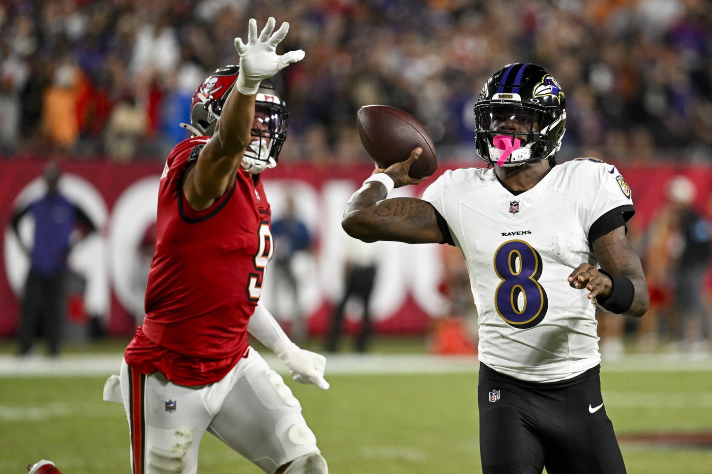 Lamar Jackson throws for 281 yards, 5 TDs to lead streaking Ravens to 41-31 victory over Buccaneers | iNFOnews.ca