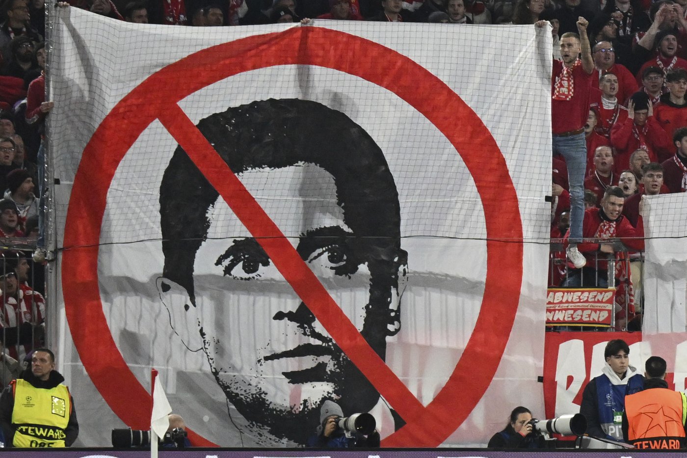 Bayern Munich fans protest against PSG president Nasser Al-Khelaifi | iNFOnews.ca
