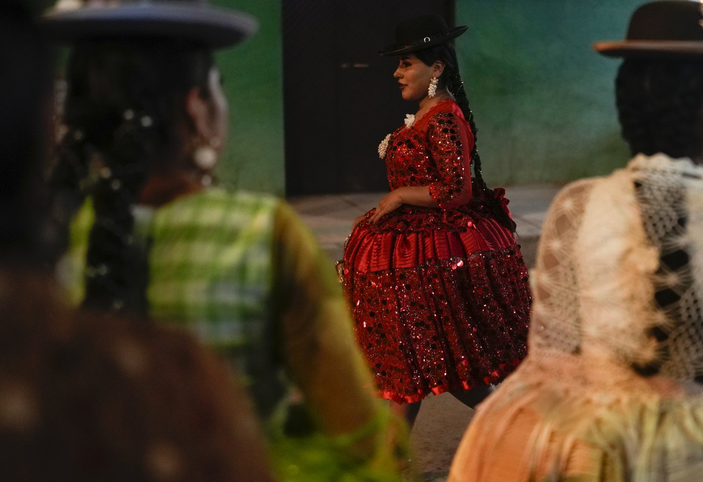 In Bolivia's scrappy highlands, proud Indigenous Cholas take the runway by storm | iNFOnews.ca In Bolivia's scrappy highlands, proud Indigenous Cholas take the runway by storm | iNFOnews.ca