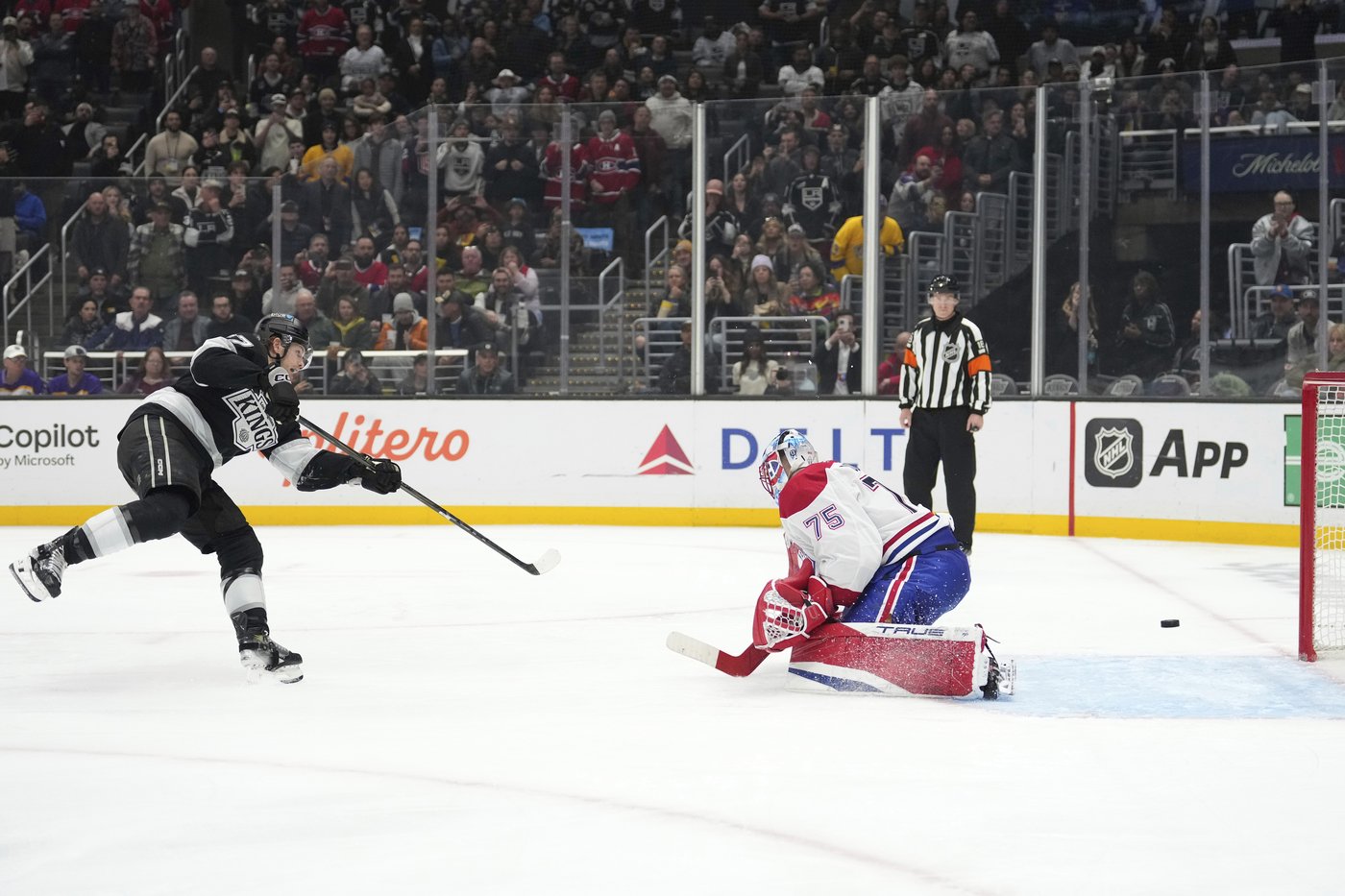 Fiala scores twice, Kings keeps rolling in 6-3 win over Canadiens | iNFOnews.ca Fiala scores twice, Kings keeps rolling in 6-3 win over Canadiens | iNFOnews.ca