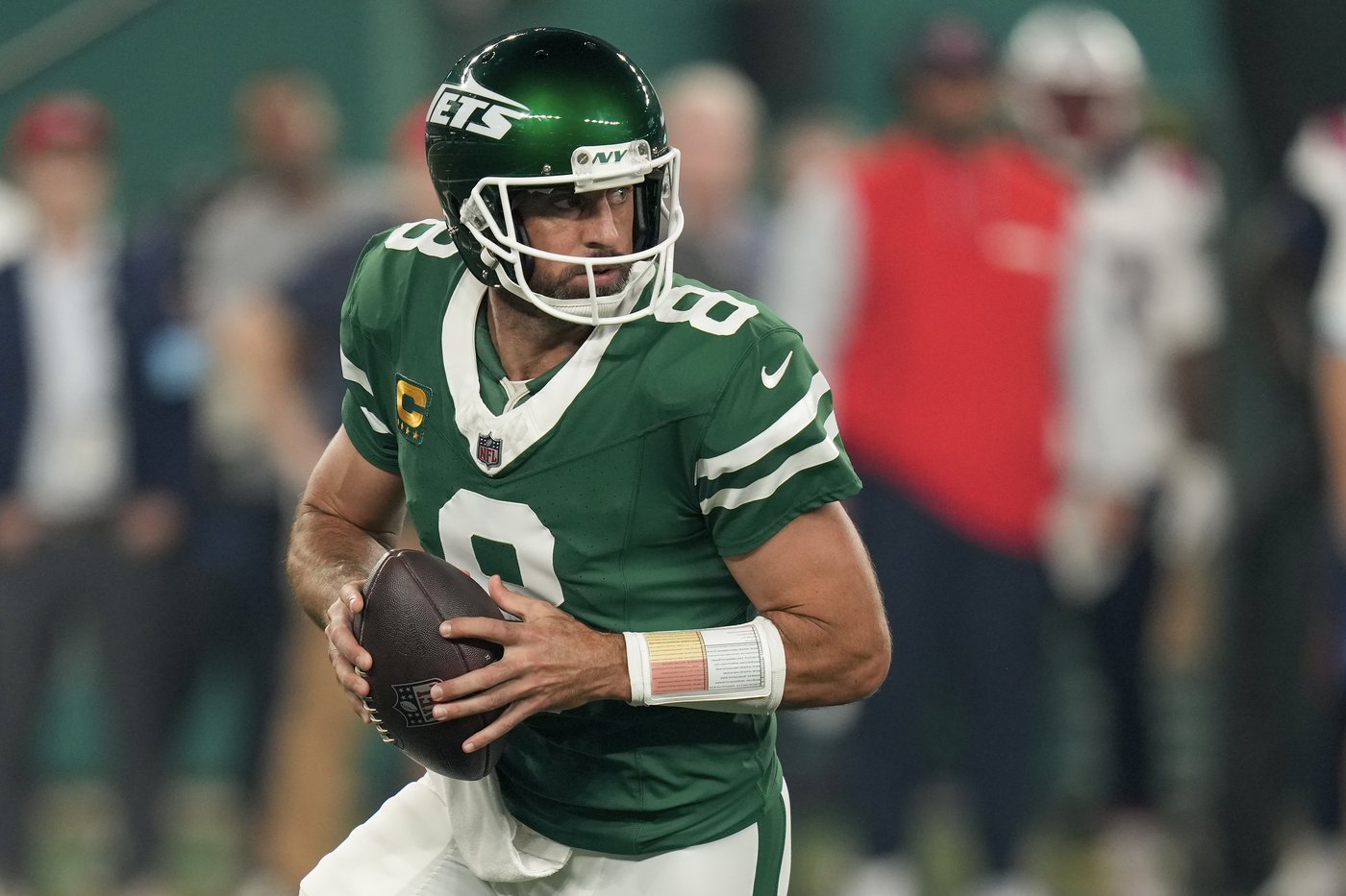 Jets' Aaron Rodgers returns to huge cheers for 1st home game since Achilles tendon injury last year | iNFOnews.ca