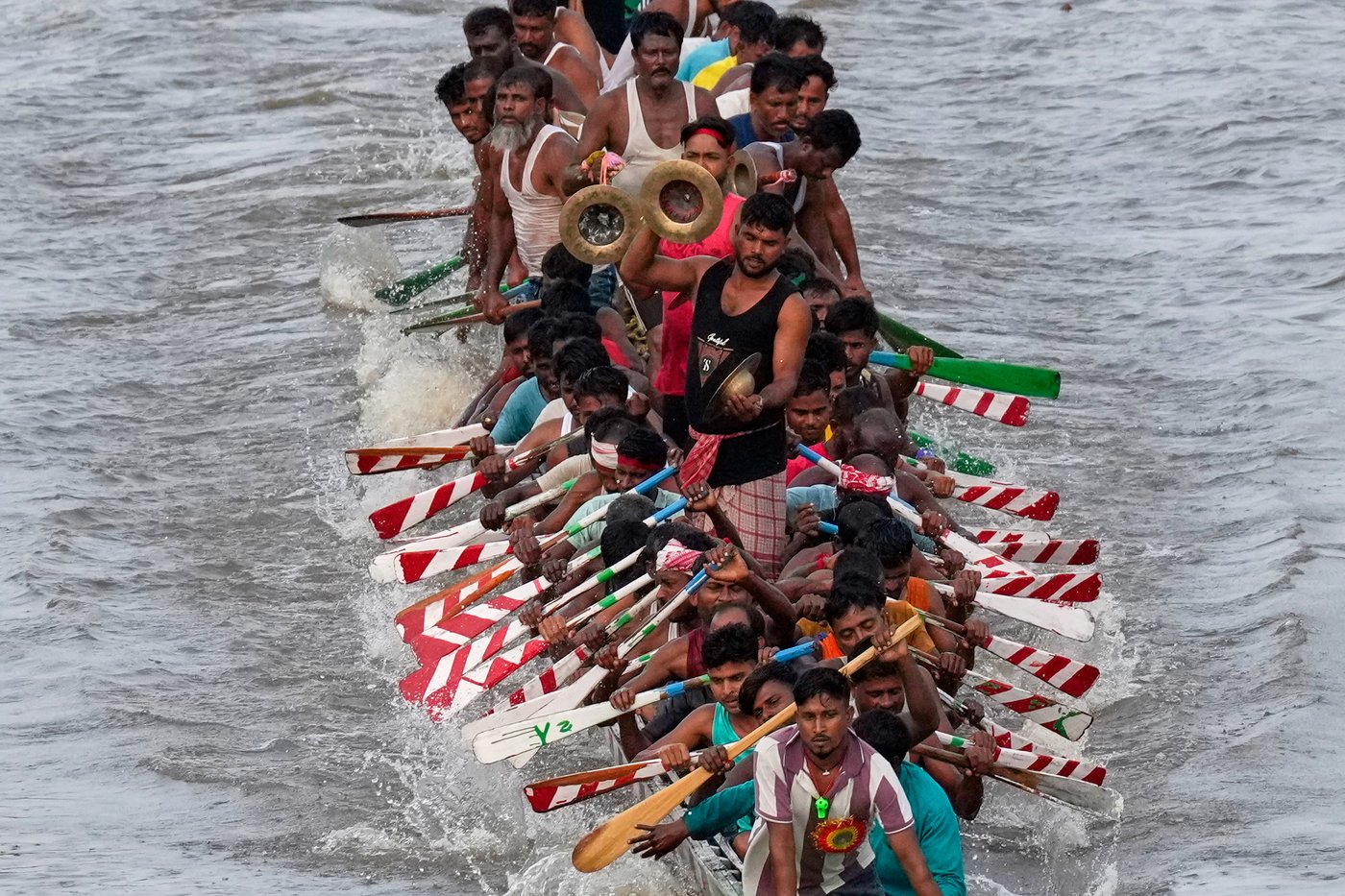 Photos of a boat race on India’s Kulsi River | iNFOnews.ca