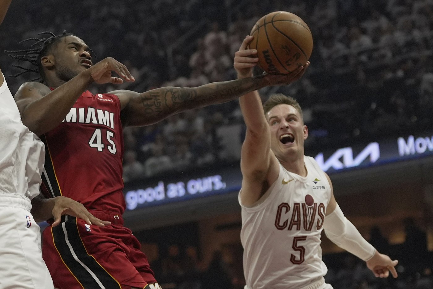 Mitchell, Jerome help Cavaliers rout Heat 121-100 in Game 1 of 1st-round series | iNFOnews.ca