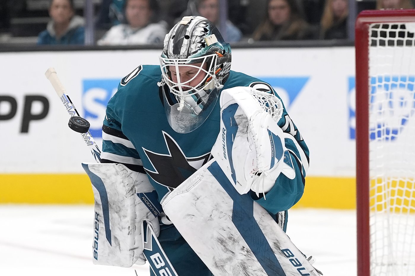 Celebrini returns from injury and Wennberg scores in OT to lift Sharks over Blue Jackets 2-1 | iNFOnews.ca