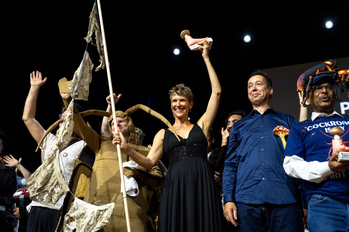 Scientists studying cockroach milk and nose-blowing win Ig Nobel prizes for quirky science | iNFOnews.ca